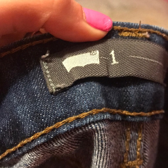 Levi's Jean shorts Distressed bottoms - Picture 3 of 3